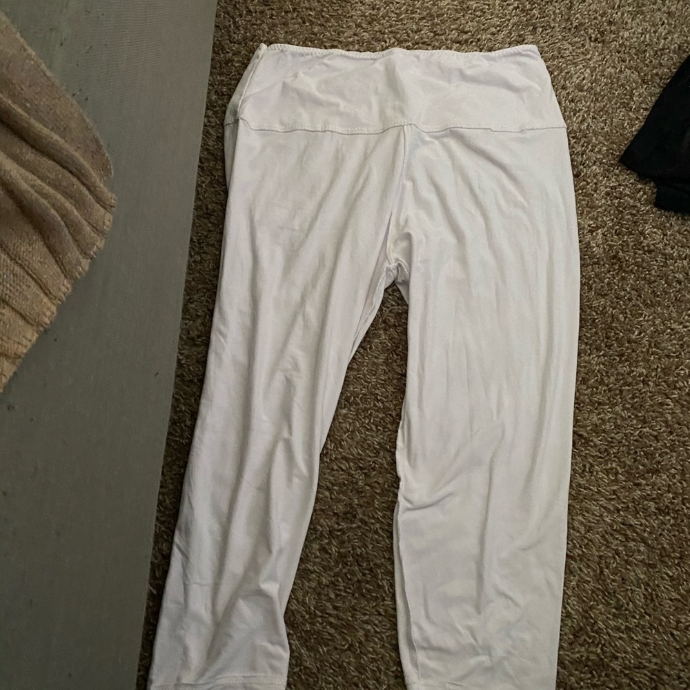 White crop leggings